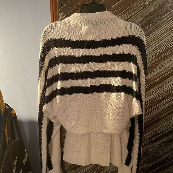 Maeve 2 piece set. Faux wrap tank and matching shrug NWT - Picture 5 of 7